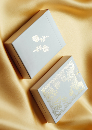 LIMITED EDITION PLAYING CARDS BLACK ROSES